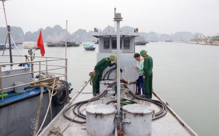 Bắt tàu chở 3.000 lít dầu DO không rõ nguồn gốc