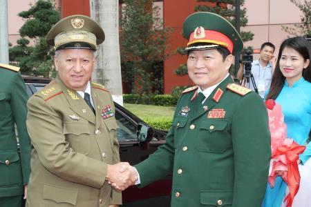 Bộ trưởng Bộ các Lực lượng Vũ trang Cách mạng Cu Ba thăm Việt Nam