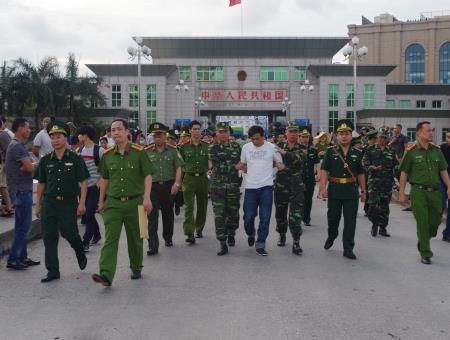 Tiếp nhận đối tượng có lệnh truy nã đặc biệt về tội giết người