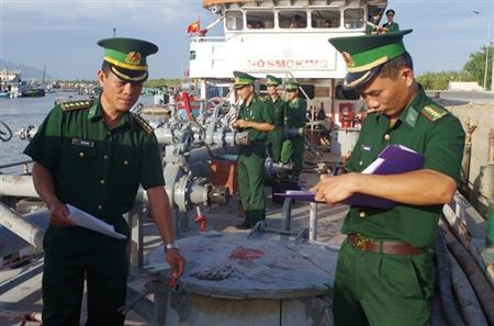 Quyết liệt đấu tranh với nạn buôn lậu trên biển