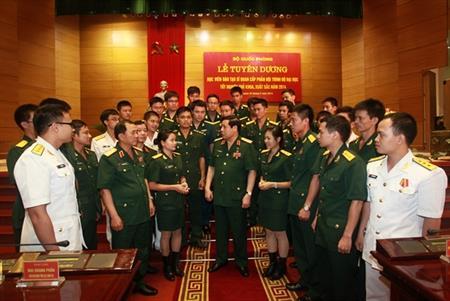 Tuyên dương học viên tốt nghiệp thủ khoa, xuất sắc năm 2014