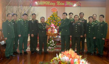 Bộ Chỉ huy Quân sự Khăm Muộn chúc tết BĐBP Quảng Bình, Hà Tĩnh