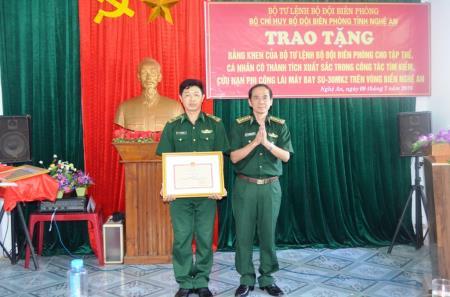Trao thưởng về thành tích tìm kiếm cứu nạn phi công máy bay Su 30-MK2
