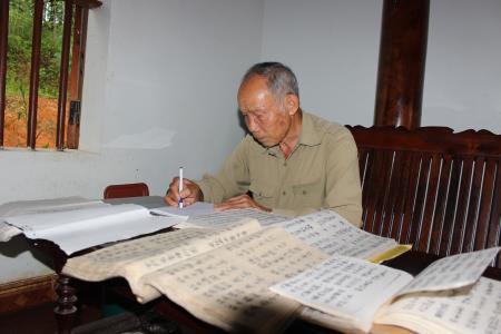 Người lưu giữ chữ Dao cổ ở Thanh Chung