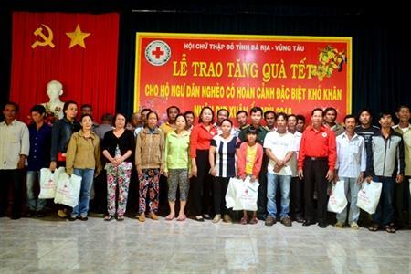 Mang quà Tết đến với 180 gia đình ngư dân nghèo