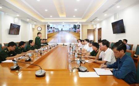 Trung tướng Hoàng Xuân Chiến làm việc với lãnh đạo Tỉnh ủy, UBND tỉnh Quảng Ninh