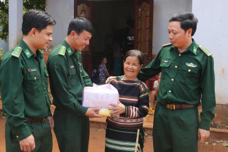 Phối hợp xây chắc “hậu phương” trên biên giới