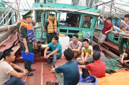 Ngăn chặn tình trạng khai thác thủy sản "tận diệt"