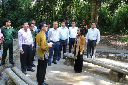 Đoàn đại biểu Bộ Tư lệnh Hiến binh, Quân đội Hoàng gia Campuchia thăm Khu di tích lịch sử Mường Phăng