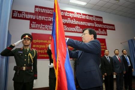 Trao Huân chương Độc lập hạng Nhất của Chủ tịch nước cho Bộ Công chính và Vận tải Lào