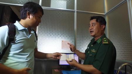 Làm rõ thông tin hủy bỏ hơn 6.700 hộ chiếu in hình "đường lưỡi bò"