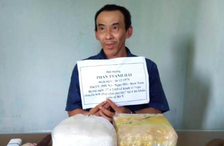 Bắt đối tượng vận chuyển 2kg ma túy đá từ Lào về Việt Nam qua cửa khẩu quốc tế Bờ Y