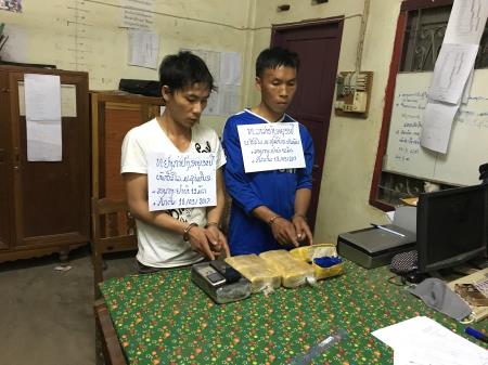 Bắt 2 đối tượng người Lào vận chuyển 24.000 viên ma túy tổng hợp