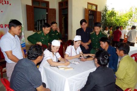 Kết nghĩa cụm dân cư, góp phần xây dựng biên giới hòa bình, phát triển