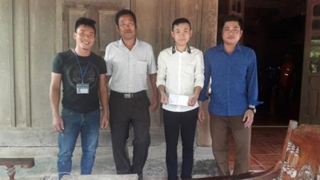 Nam sinh xã biên giới cứu 2 người thoát khỏi nước lũ