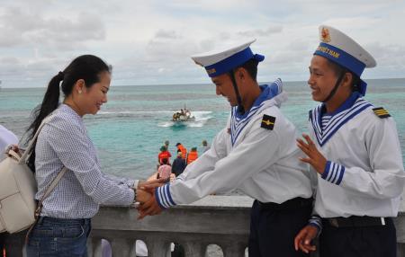 Chuyện “quà” ở Trường Sa