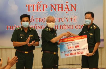 Tiếp nhận kinh phí và vật chất phục vụ công tác phòng, chống dịch Covid-19