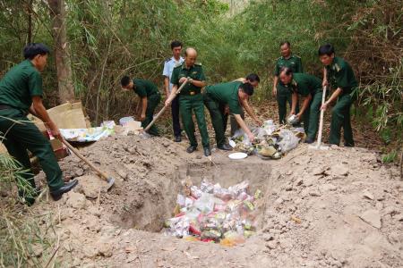 Tiêu hủy gần 70 kg pháo lậu và gần 800kg hàng hóa không rõ nguồn gốc