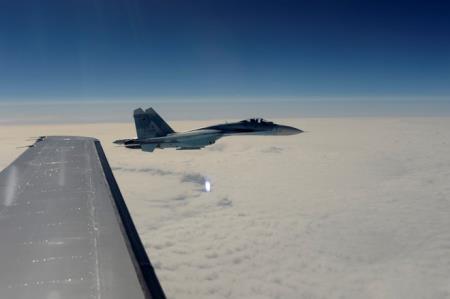 Lầu Năm Góc: Máy bay trinh sát Mỹ bị Su-27 Nga chặn "nguy hiểm"