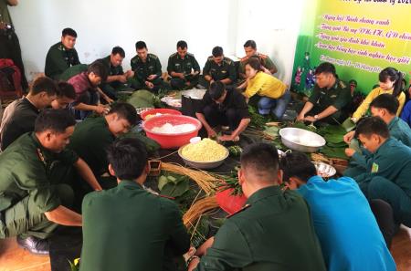 BĐBP Đắk Lắk: Tặng hơn 3.700 chiếc bánh chưng cho nhân dân khu vực biên giới