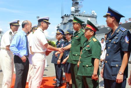 Tàu Lực lượng Phòng vệ Biển Nhật Bản cập cảng Tiên Sa