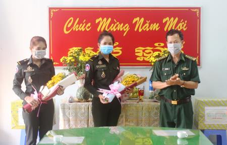 Trường Trung cấp Biên phòng 2 chúc Tết Chôl Chnăm Thmây các học viên Campuchia