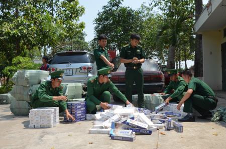 Sử dụng biển số giả vận chuyển thuốc lá ngoại nhập lậu