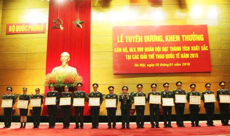 Bộ Quốc phòng tuyên dương huấn luyện viên, vận động viên tiêu biểu năm 2015