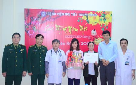 Tri ân thân nhân liệt sỹ hy sinh trong Cuộc chiến đấu bảo vệ biên giới
