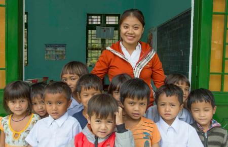 Chuyện của cô giáo ngược núi trồng người
