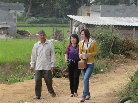 Viết cho đồng bào phải gần gũi, thiết thực