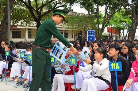 Tiếp thêm tình yêu biển, đảo cho học sinh ven biển