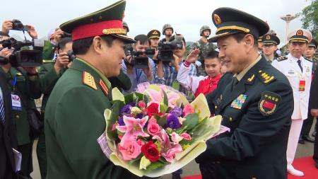 Bộ trưởng Quốc phòng Việt Nam và Bộ trưởng Quốc phòng Trung Quốc chứng kiến tuần tra chung trên sông