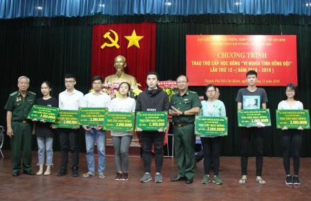 Tiếp sức cho đồng đội nơi biên cương