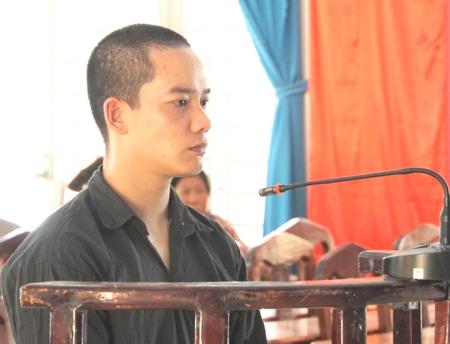 Đối tượng vận chuyển ngà voi qua biên giới lãnh án