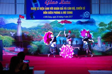 Giao lưu giữa chiến sĩ biên phòng với nghệ sĩ điện ảnh