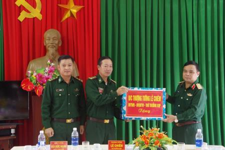 Thượng tướng Lê Chiêm thăm, làm việc tại Đồn Biên phòng cửa khẩu cảng Thuận An
