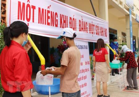 Khánh Hòa đưa hai “ATM gạo” vào hoạt động hỗ trợ người dân khó khăn