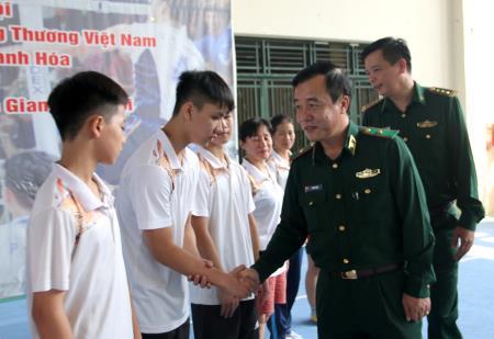 Thiếu tướng Lê Đức Thái làm việc với Đoàn Thể dục thể thao BĐBP