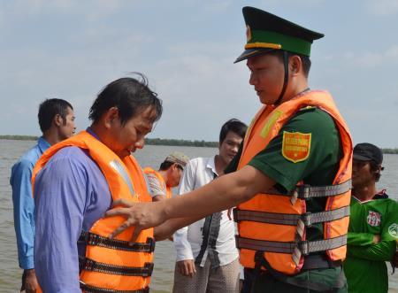 Quản lý chặt chẽ người, phương tiện hoạt động trên vùng biển Cà Mau