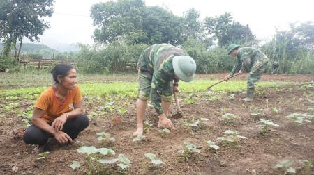 Giúp hộ nghèo phát triển kinh tế gia đình