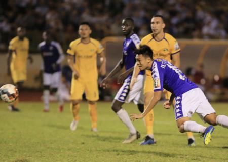 Hà Nội FC sớm vô địch, V.League vẫn nóng cuộc chiến trụ hạng