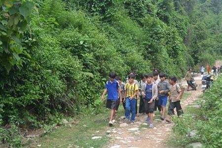 Thắp sáng niềm tin nơi bản nghèo Piêng Coọc