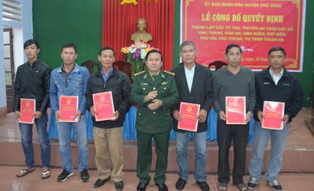 Thừa Thiên Huế: Trao quyết định thành lập "Tổ tàu thuyền an toàn"