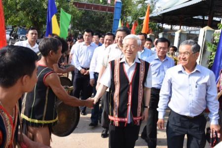Tổng Bí thư Nguyễn Phú Trọng: "Phấn đấu đưa Kon Tum phát triển nhanh và bền vững"