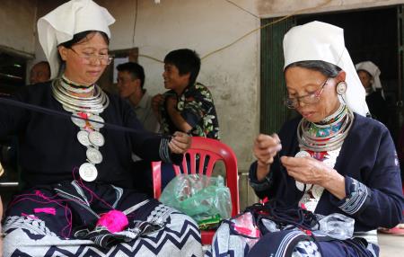 Khó phát huy nội lực
