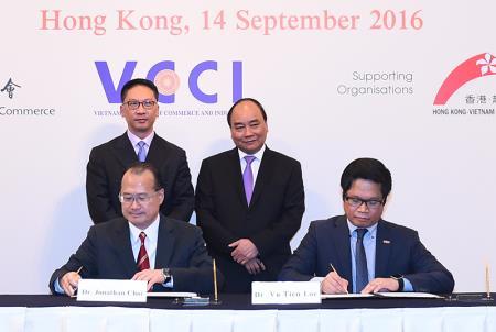 Việt Nam và Hồng Công ký 10 thỏa thuận hợp tác và hợp đồng thương mại trị giá 10 tỷ USD
