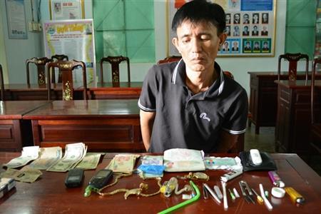 Bắt đối tượng truy nã đặc biệt mang theo ma túy đá