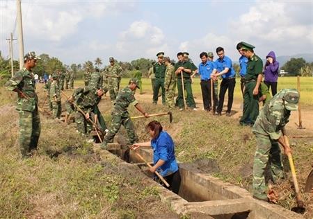 Giảng đường gắn với biên cương