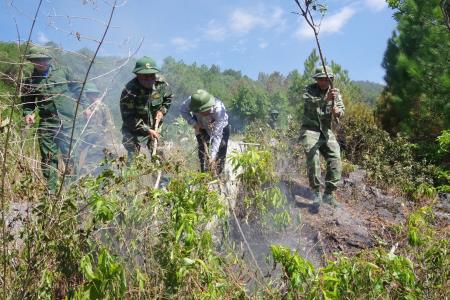 Quân dân sát cánh đẩy lùi “giặc” lửa